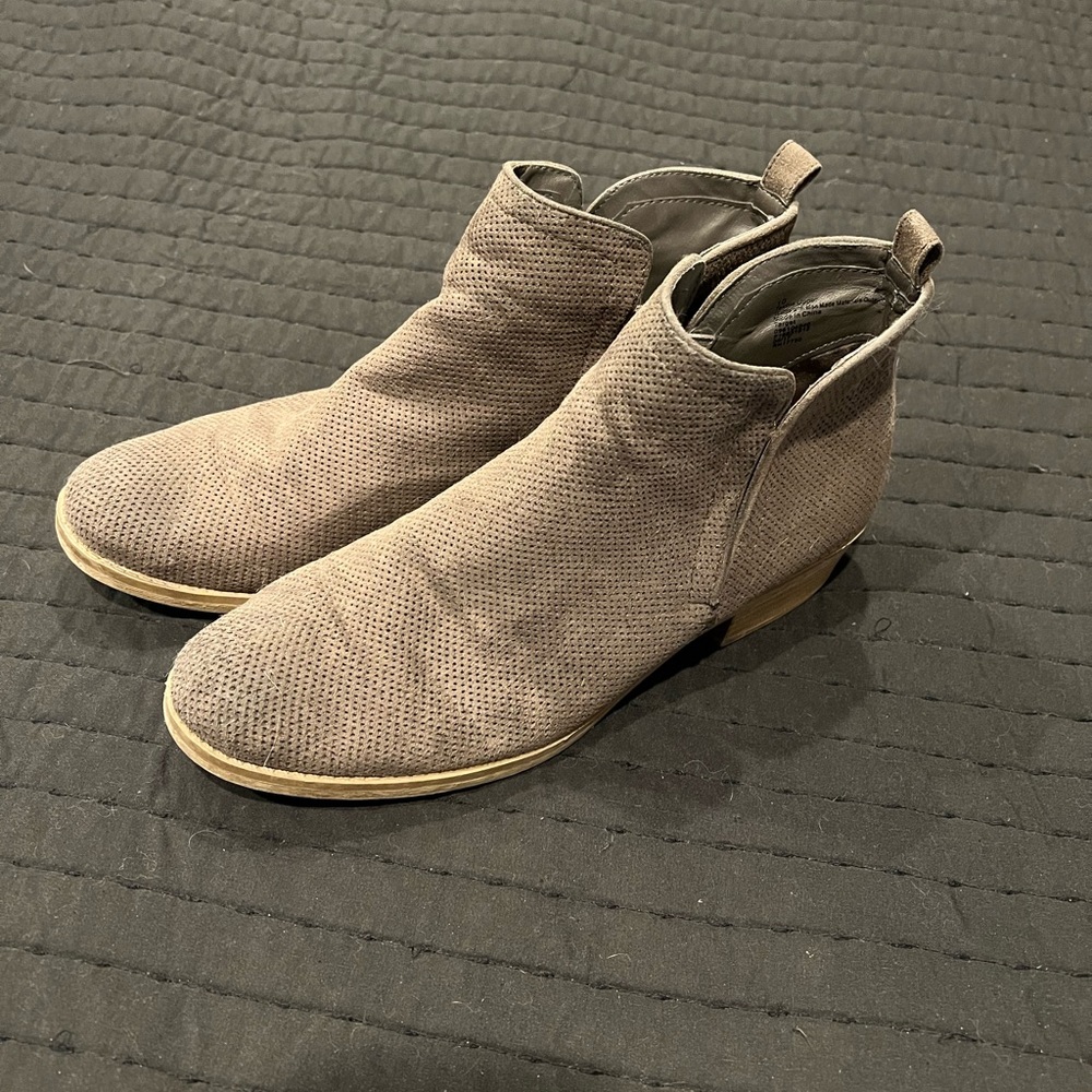 DV by Dolce Vita Grey Suede Ankle Booties Women’s 10